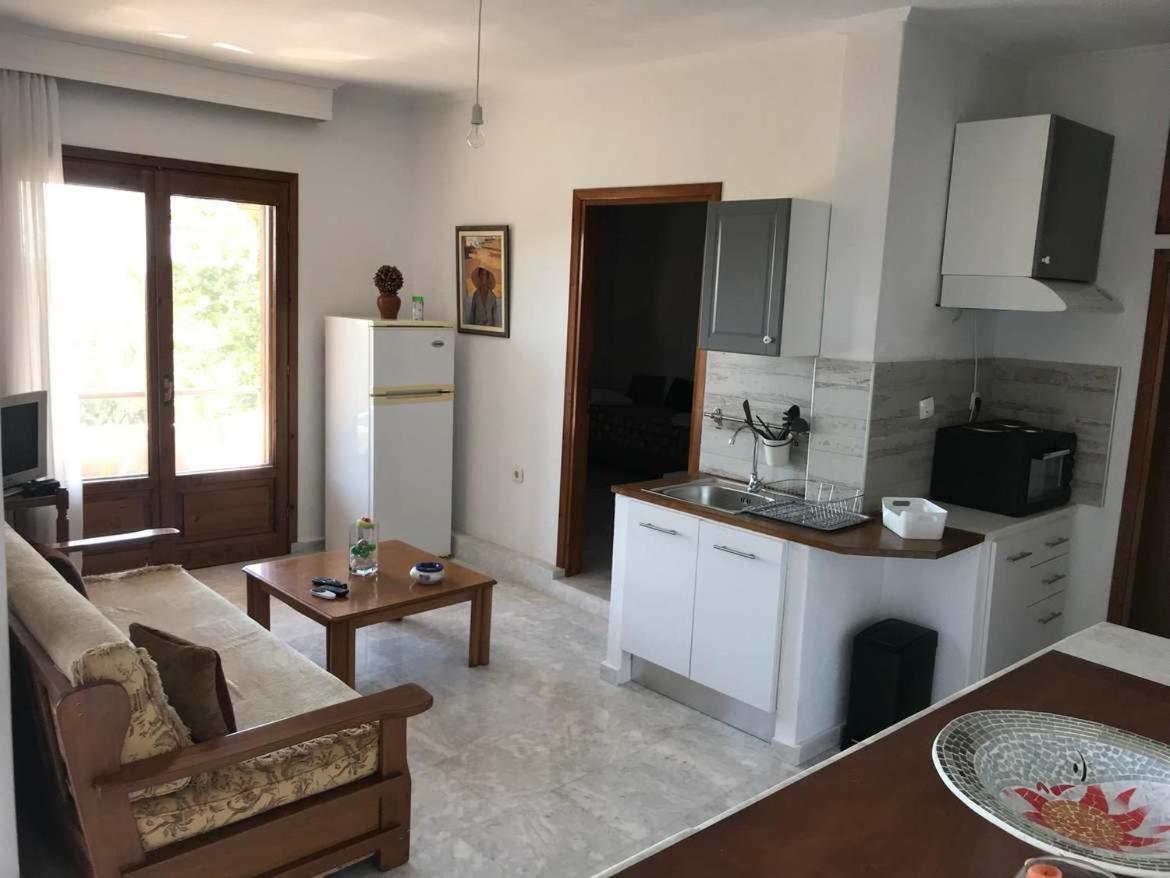 Great First Floor Appartment With View Nea Kallikrateia ภายนอก รูปภาพ